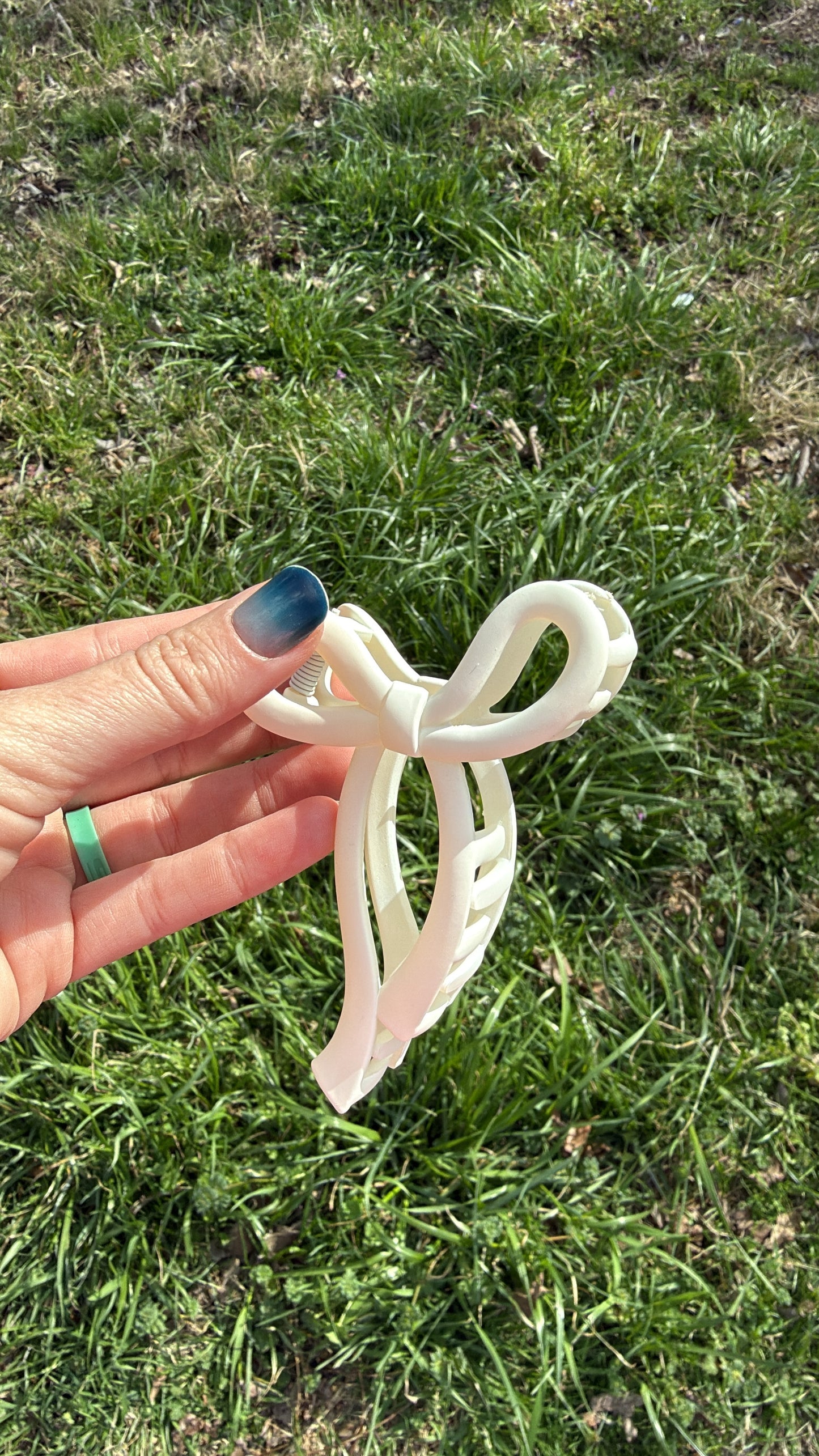 White Bow Claw Clips