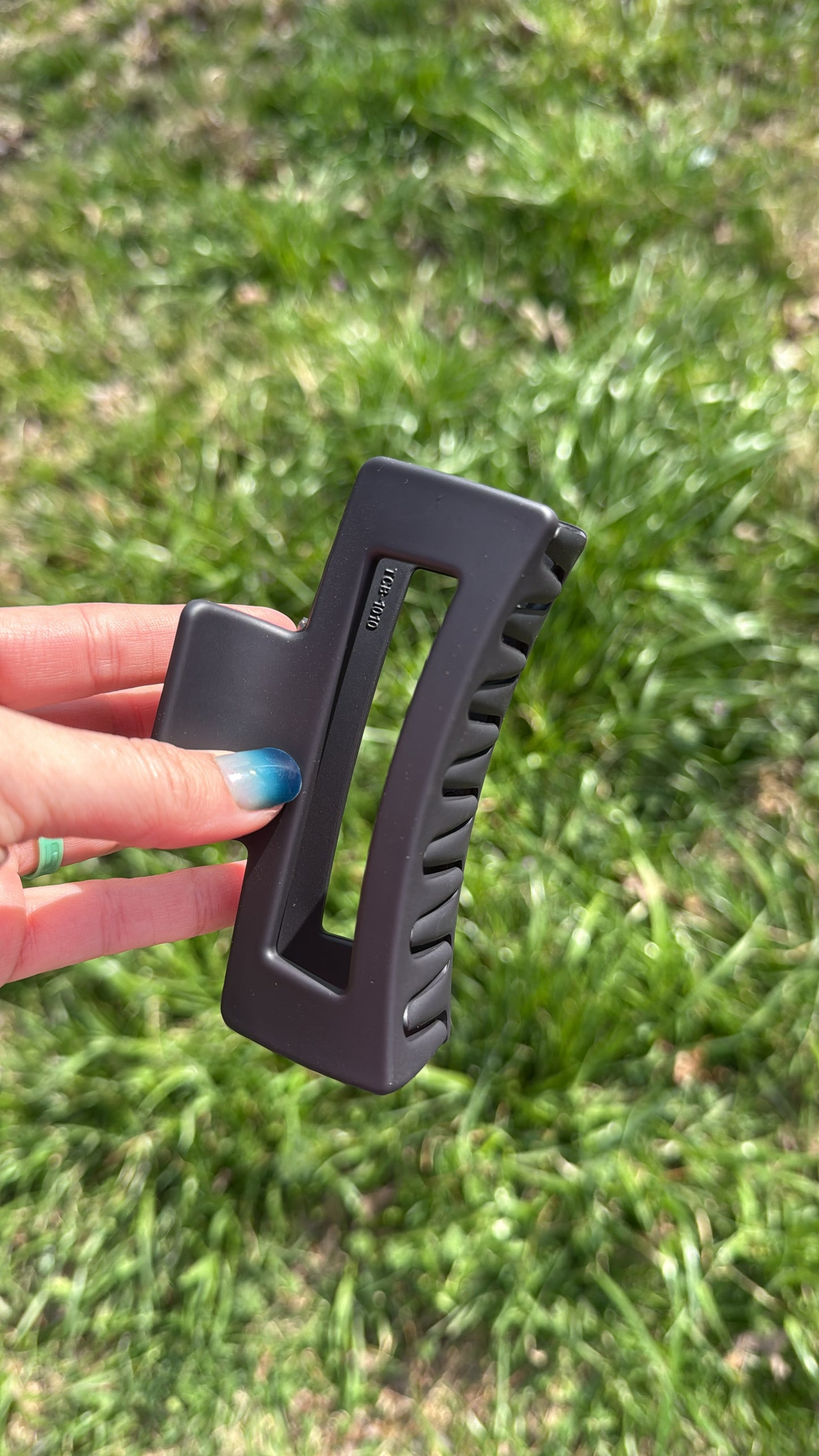 Black Claw Clips
