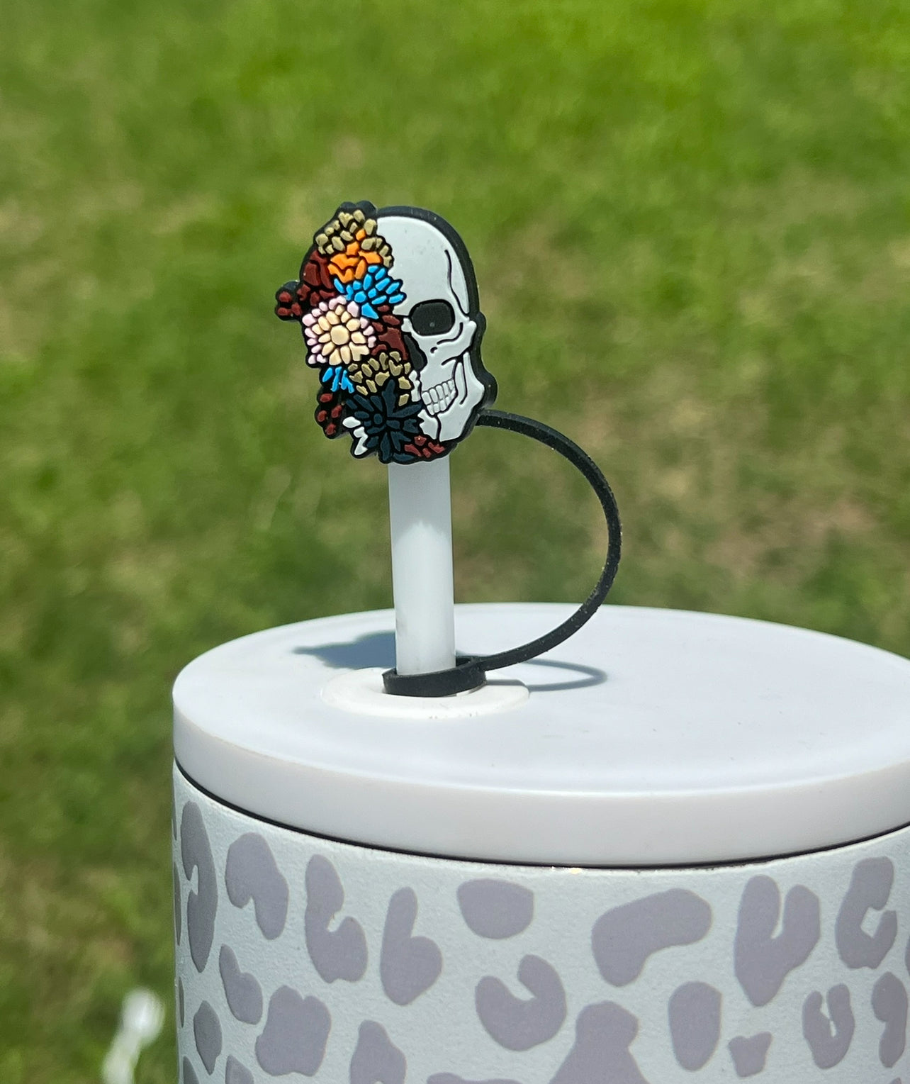 Straw Topper - Gray Floral Skellie
