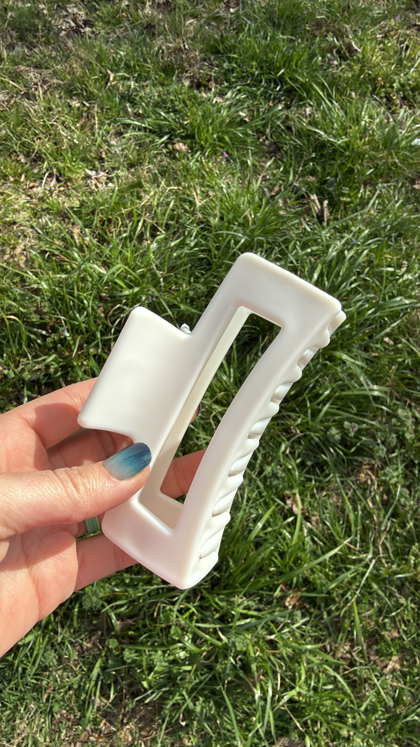 White Claw Clips